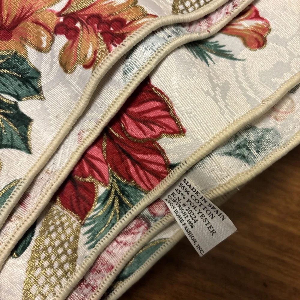 Vintage 1996 Avon Home Fashion Christmas Poinsettias Rectangle Tablecloth 59x105